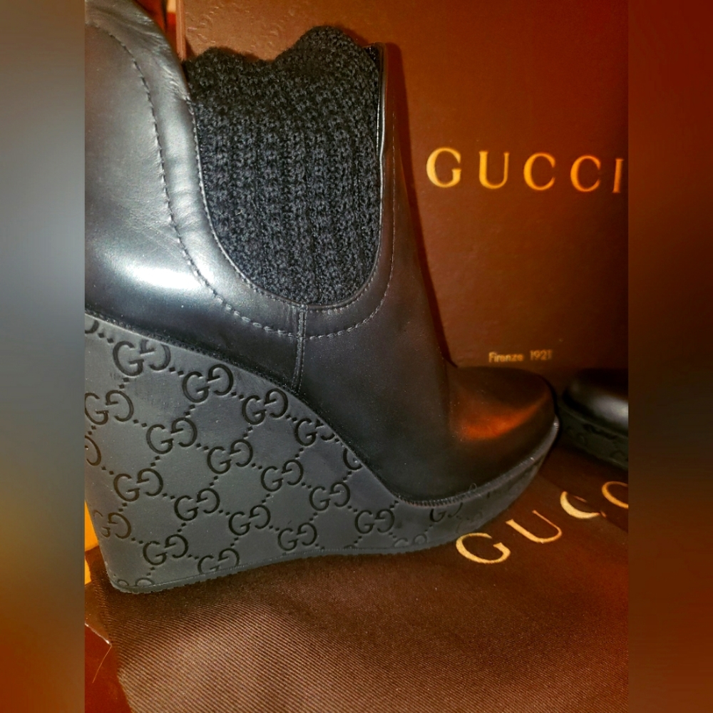 Worn once- Black, Size 9.5, Gucci Sweater Boots